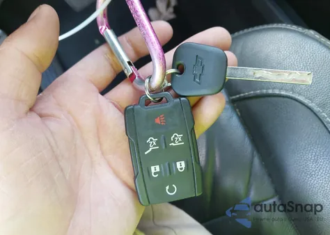 2018 Chevrolet Suburban Lt z USA, uszkodzony, nr VIN 1GNSKHKC2JR345219